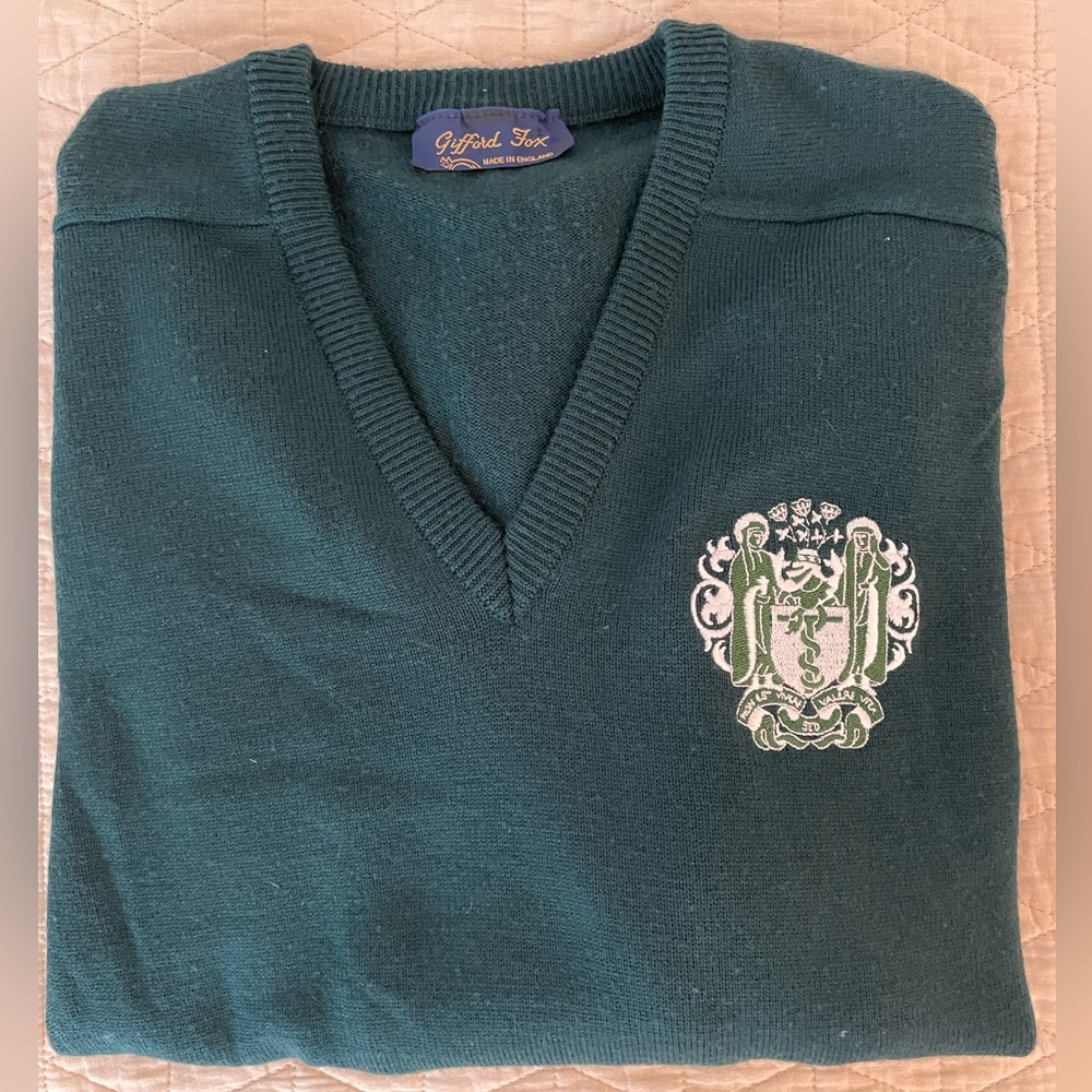 Gifford Fox Made in England Vintage Logo Wool V-Neck Sweater in Green Size M